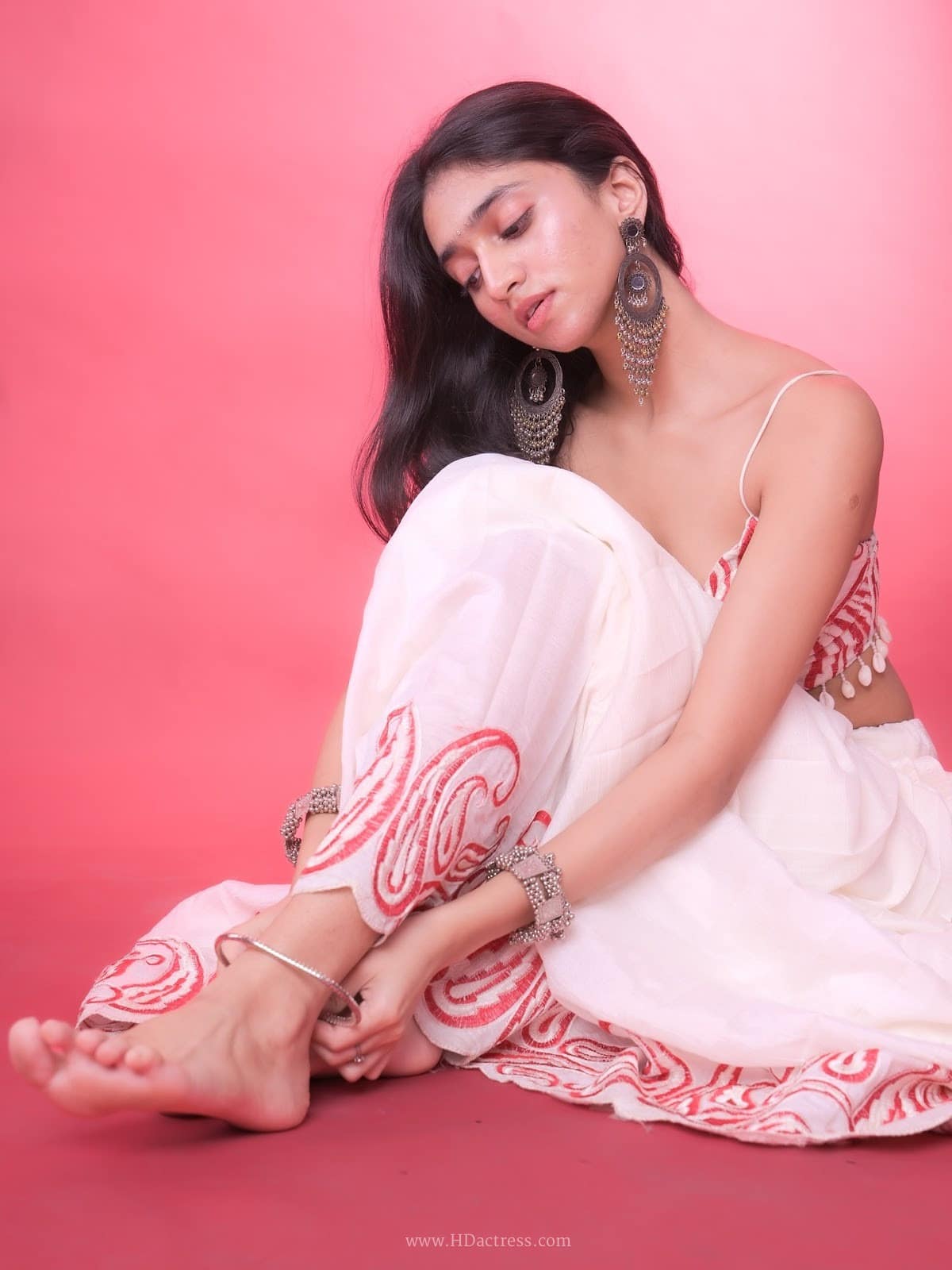 Karthik Mridhini in white strappy ethnic blouse Karthik Mridhini in white strappy ethnic blouse