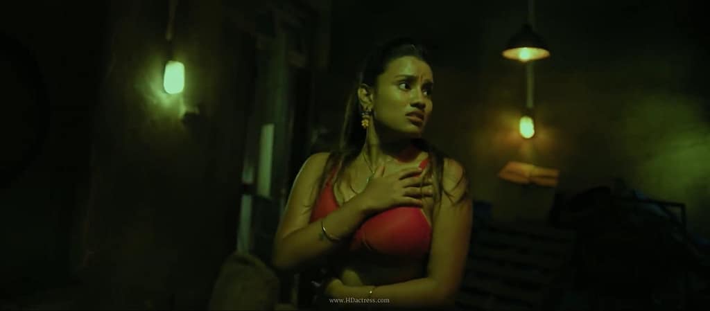 Prasanna Pushpamala bold scene in a black bra from the Telugu movie Maguva thriller.