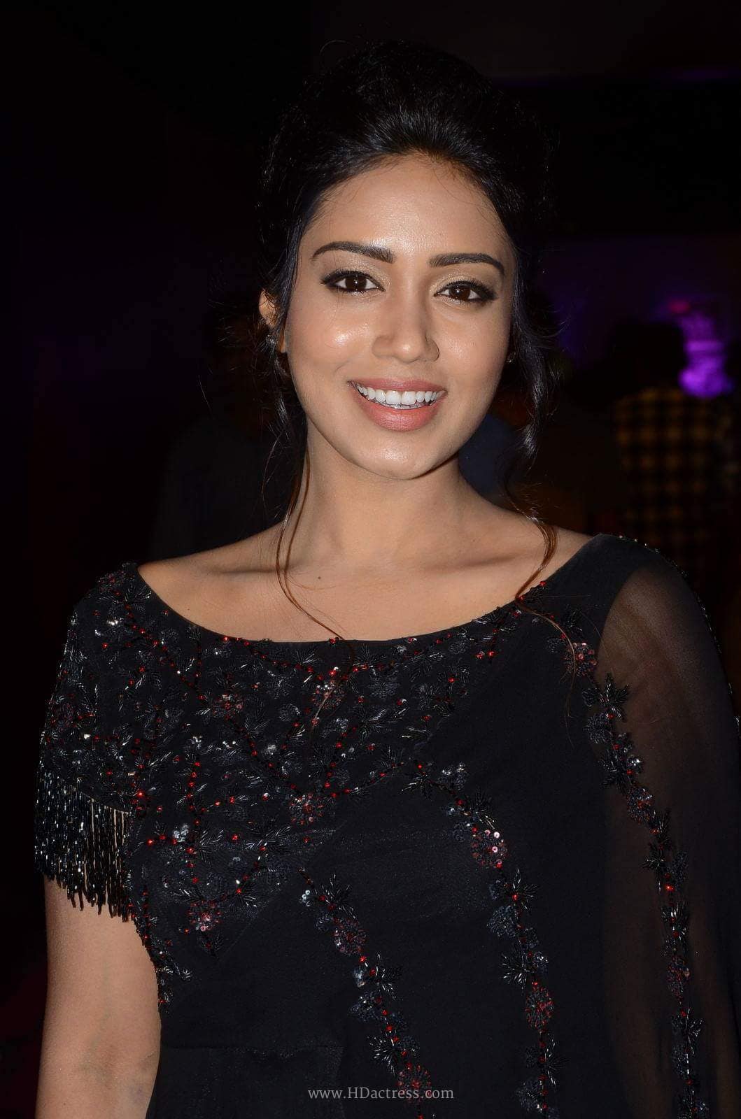 Actress Nivetha Pethuraj HD photos