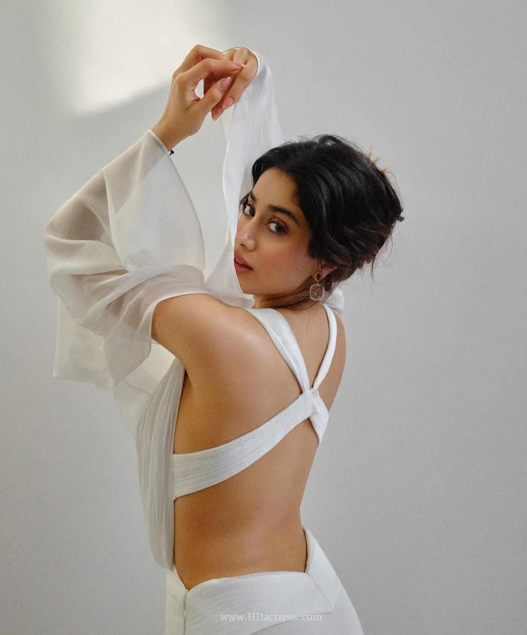 Janhvi Kapoor's bra size is widely reported as 32B or 33B in her public body measurement profiles. Her overall body statistics are typically cited as 32-26-32 or 33-25-33 inches