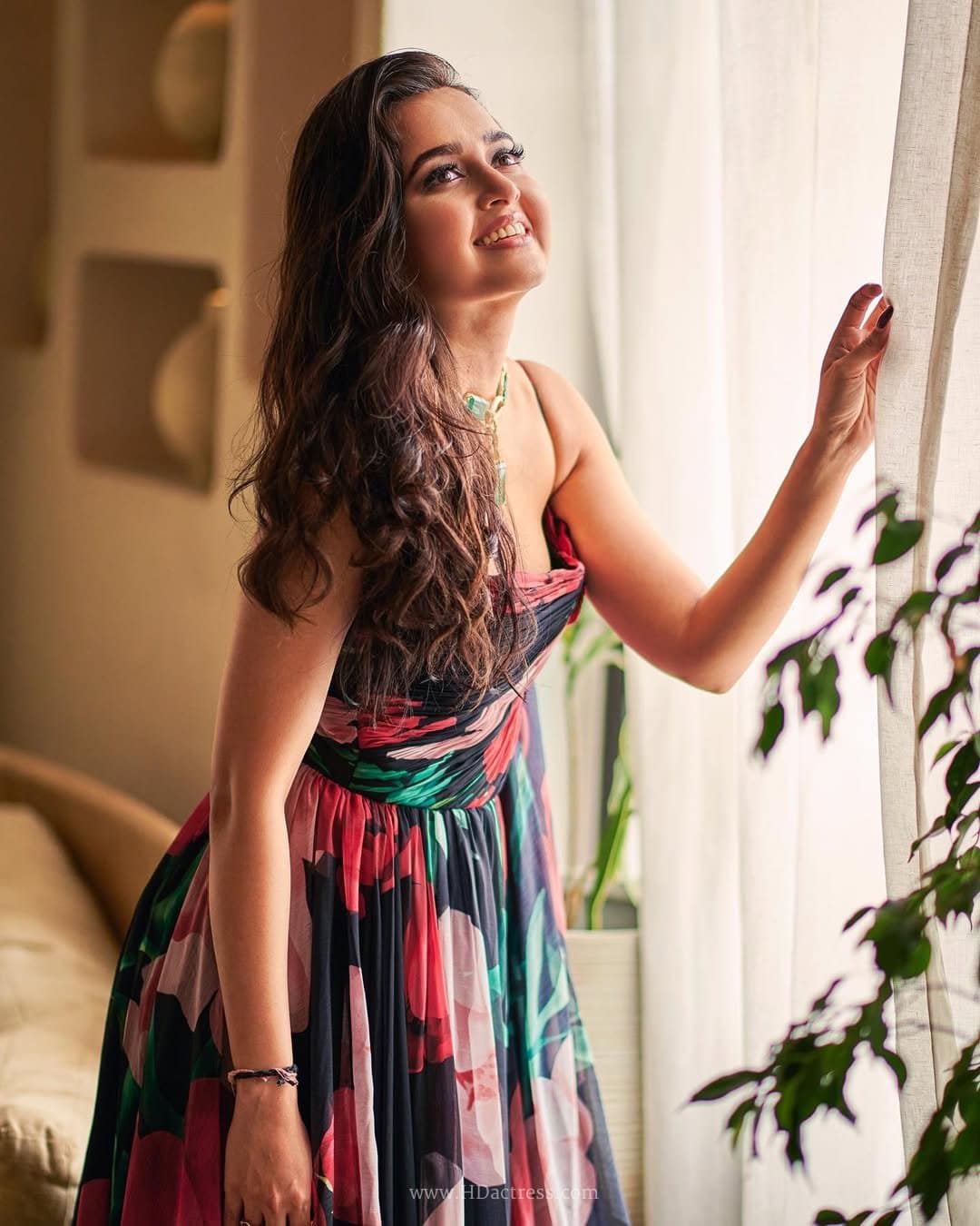 Tejasswi Prakash Body Measurements: 34-26-34 inches (approx. 86-66-86 cm), Height: 5'4" (163 cm), Weight: 55 kg (121 lbs).