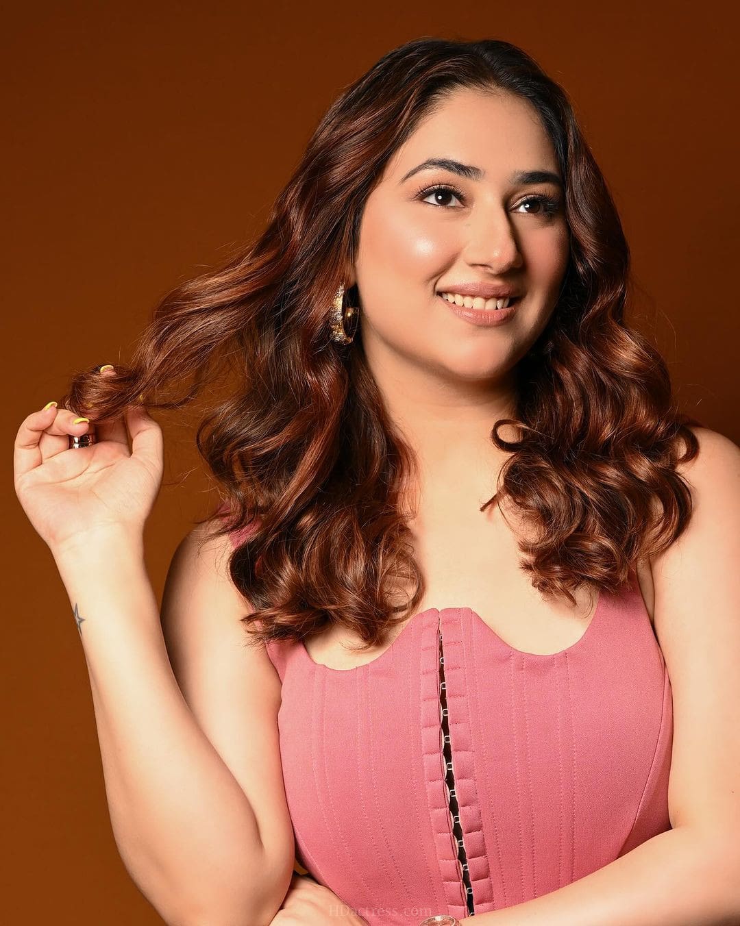Hindi TV Actress Disha Parmar Wearing Pink Gown | HDactress.com