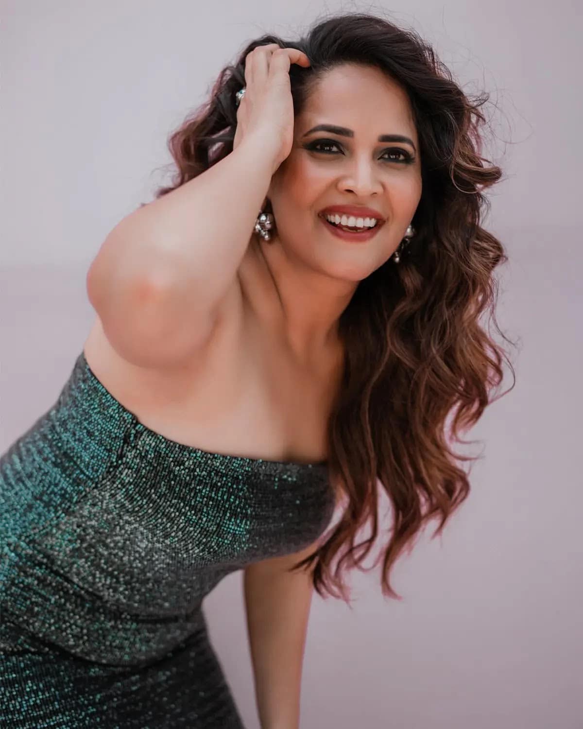Anasuya Bharadwaj Wearing Green Sleeveless Gown | HDactress.com - Image 6 Anasuya Bharadwaj Wearing Green Sleeveless Gown | HDactress.com - Image 6