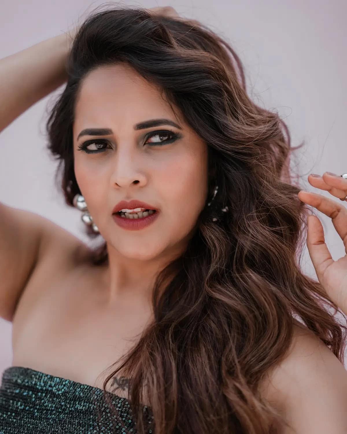 Anasuya Bharadwaj Wearing Green Sleeveless Gown | HDactress.com