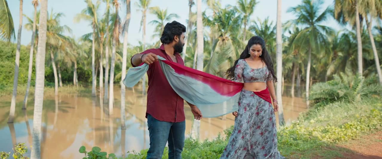 Komalee Prasad Steals the Spotlight With Her Navel Seducing in Sasivadane