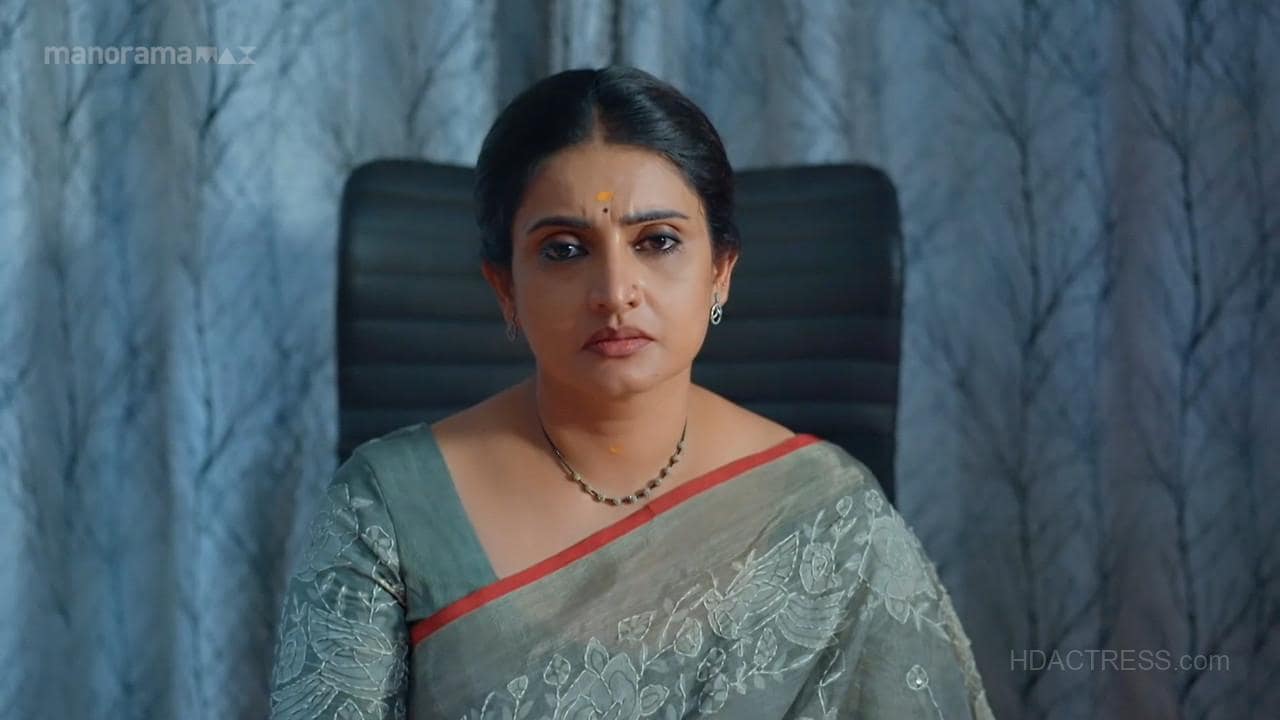 Tv Actress Sujitha Gorgeous See Through Saree Photo Collection