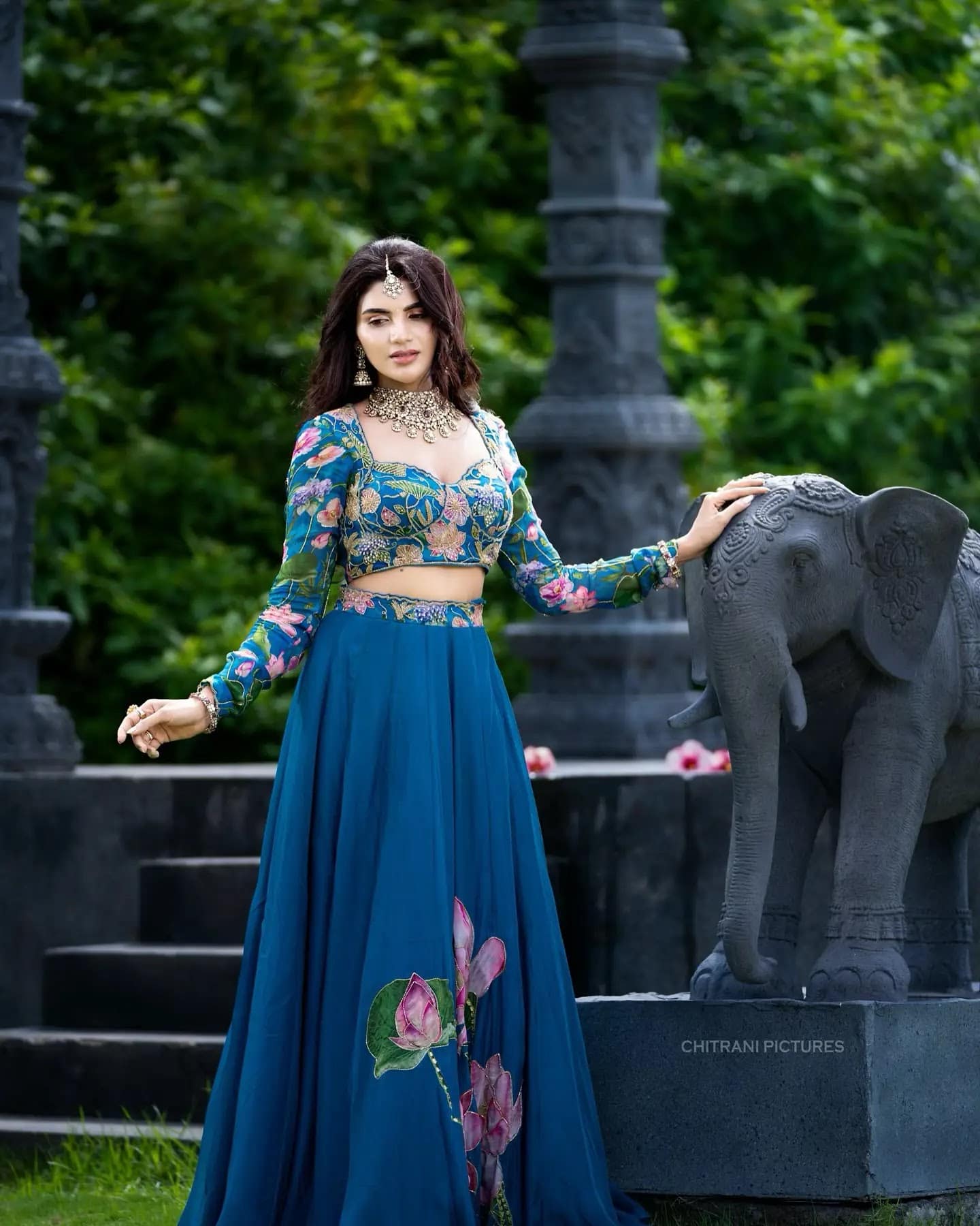 Jabardasth Varsha Stills In Gold Jewellery Blue Lehenga Choli - Image 3 Jabardasth Varsha Stills In Gold Jewellery Blue Lehenga Choli - Image 3