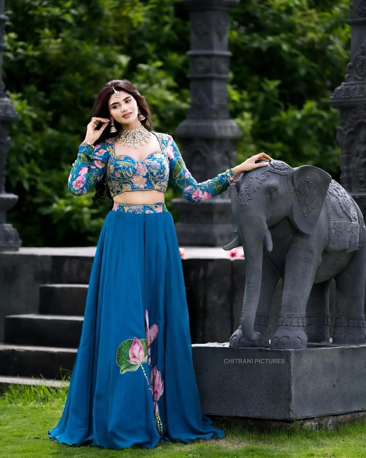 Jabardasth Varsha Stills In Gold Jewellery Blue Lehenga Choli - Image 6 Jabardasth Varsha Stills In Gold Jewellery Blue Lehenga Choli - Image 6