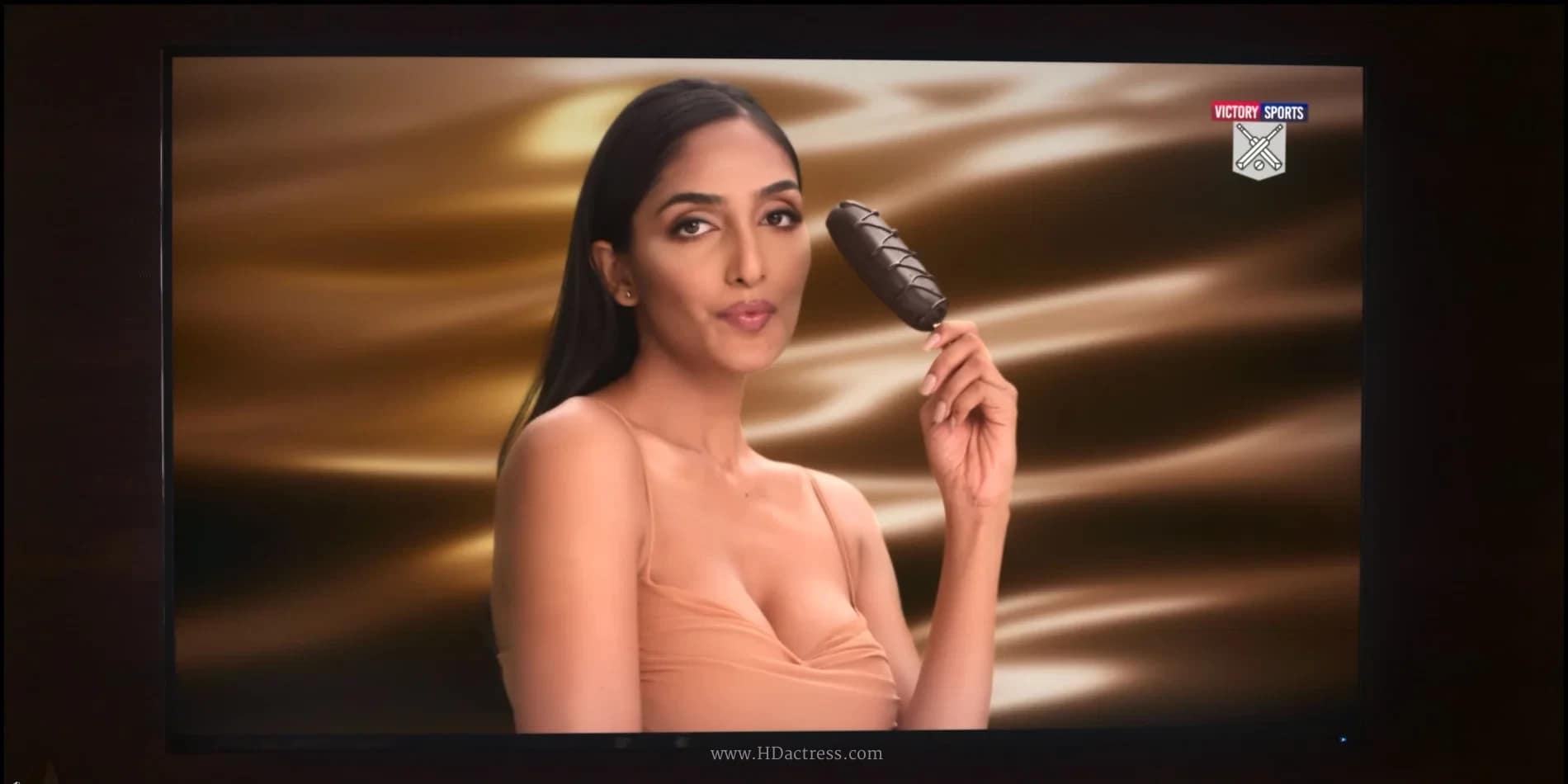 Aishwarya Sushmita Bold Look: Kingfisher Model Screams Glamour on Camera