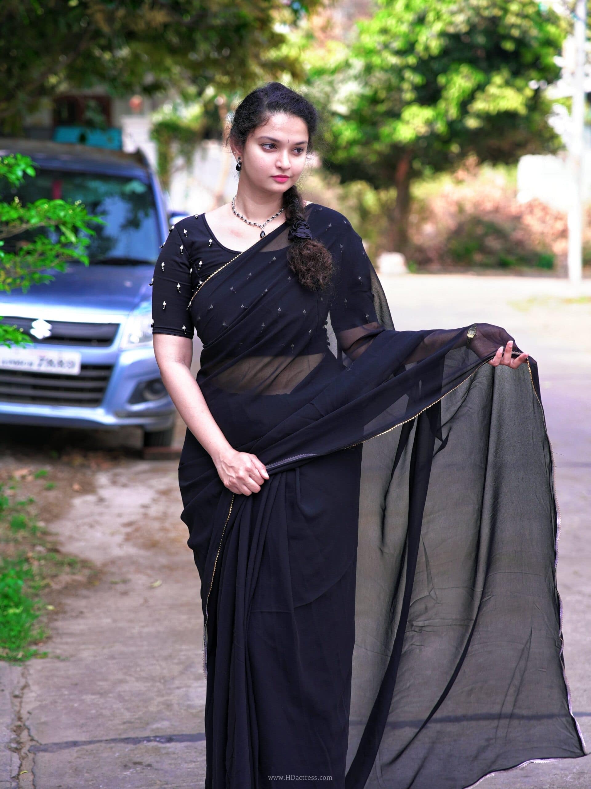Suma Kancharla leaked a voluptuous black transparent saree showing stylish back design.
