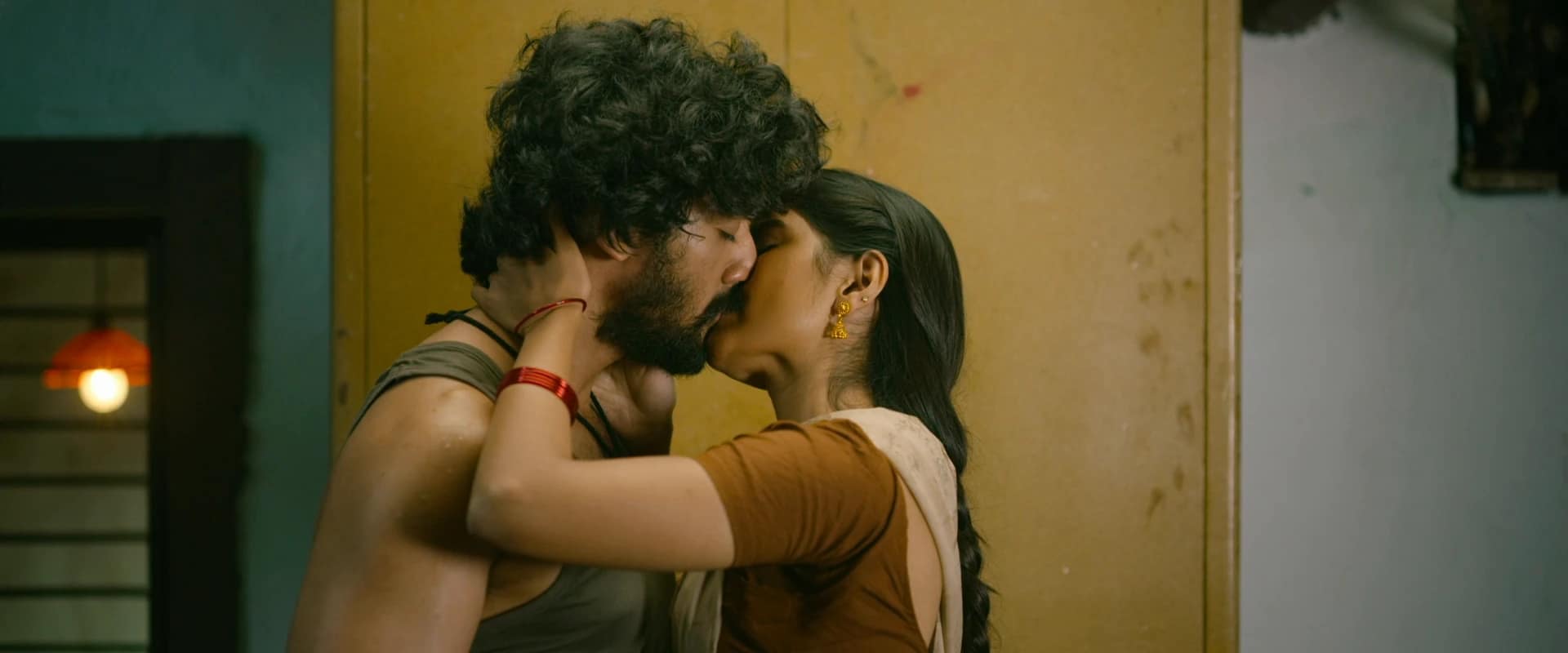 Gayathri Ramana Bold Liplock Stills from Her Latest Movie Go Viral
