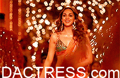 Kiara Advani’s Stunning Saree Seduction Navel Show in Satyaprem Ki Katha [GIF Collection]