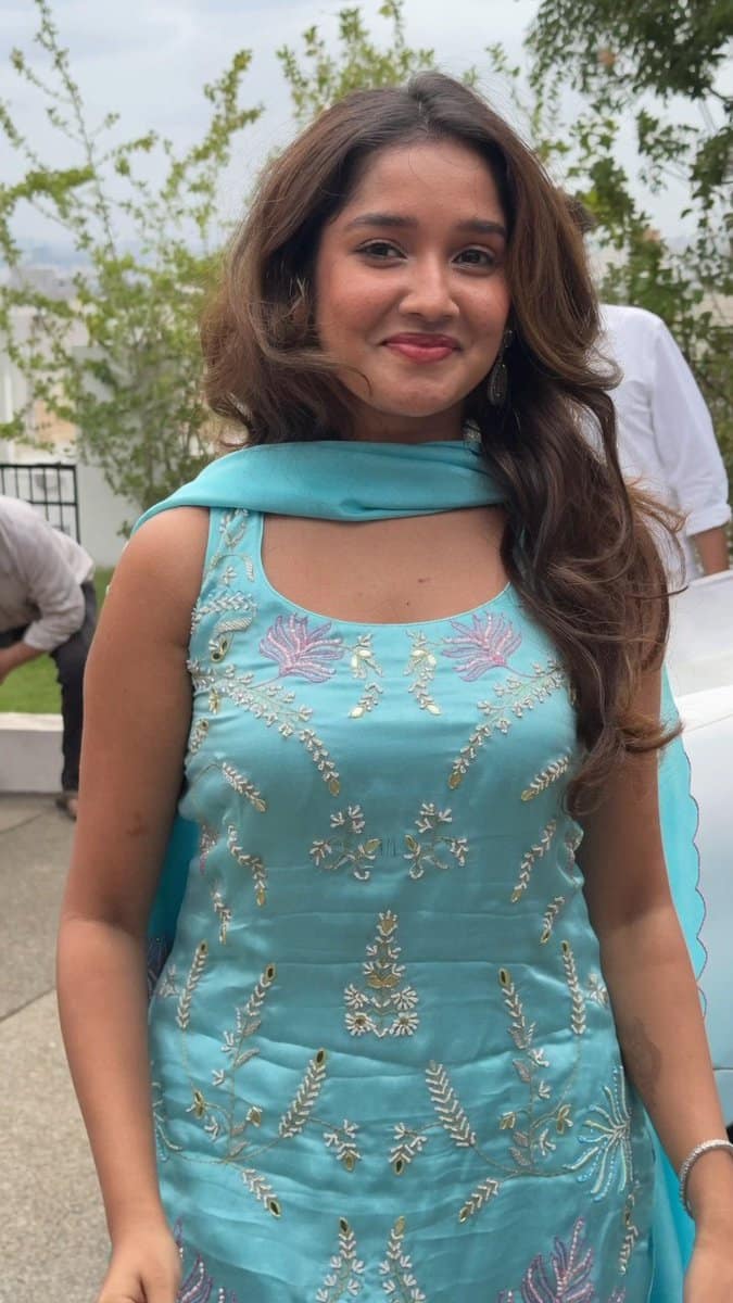 Anikha gave the gorgeous entry to her new movie launch at Hyderabad. ❤️ #AnikhaSurendran