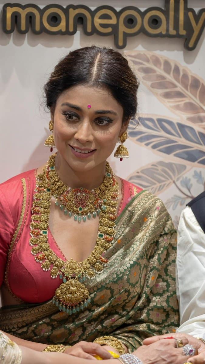 Shriya Saran with all her elegance for a Jewellery store launch. ❤️ #ShriyaSaran