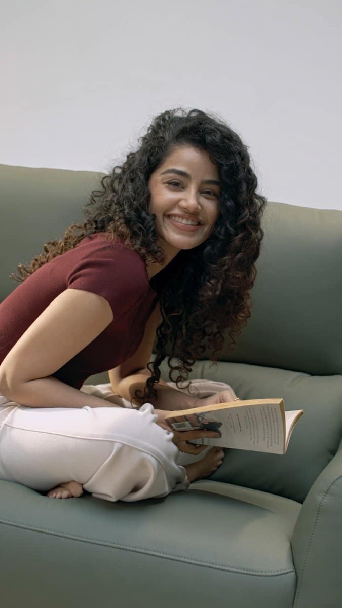 Anupama Parameswaran for the Duroflex new sofa advertisement. ❤️ #AnupamaParameswaran