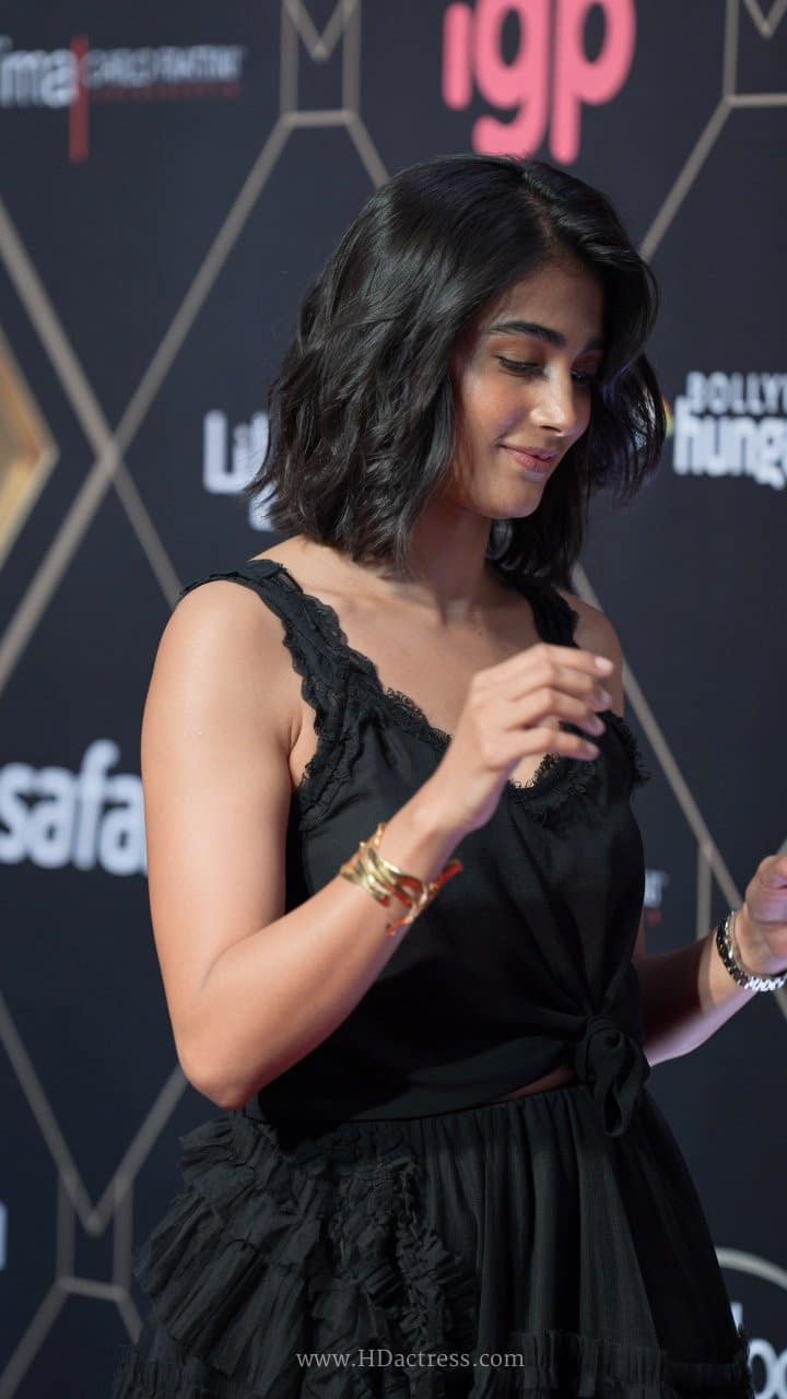 Sizzling hot close-up photography of Pooja Hegde showcasing her new short haircut and elegant designer outfit at the Hungama Awards.