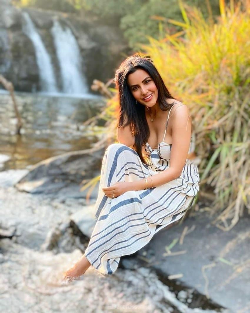Actress Priya Anand😍 latest spicy photoshoot | Tamil Actress latest stills - Image 1