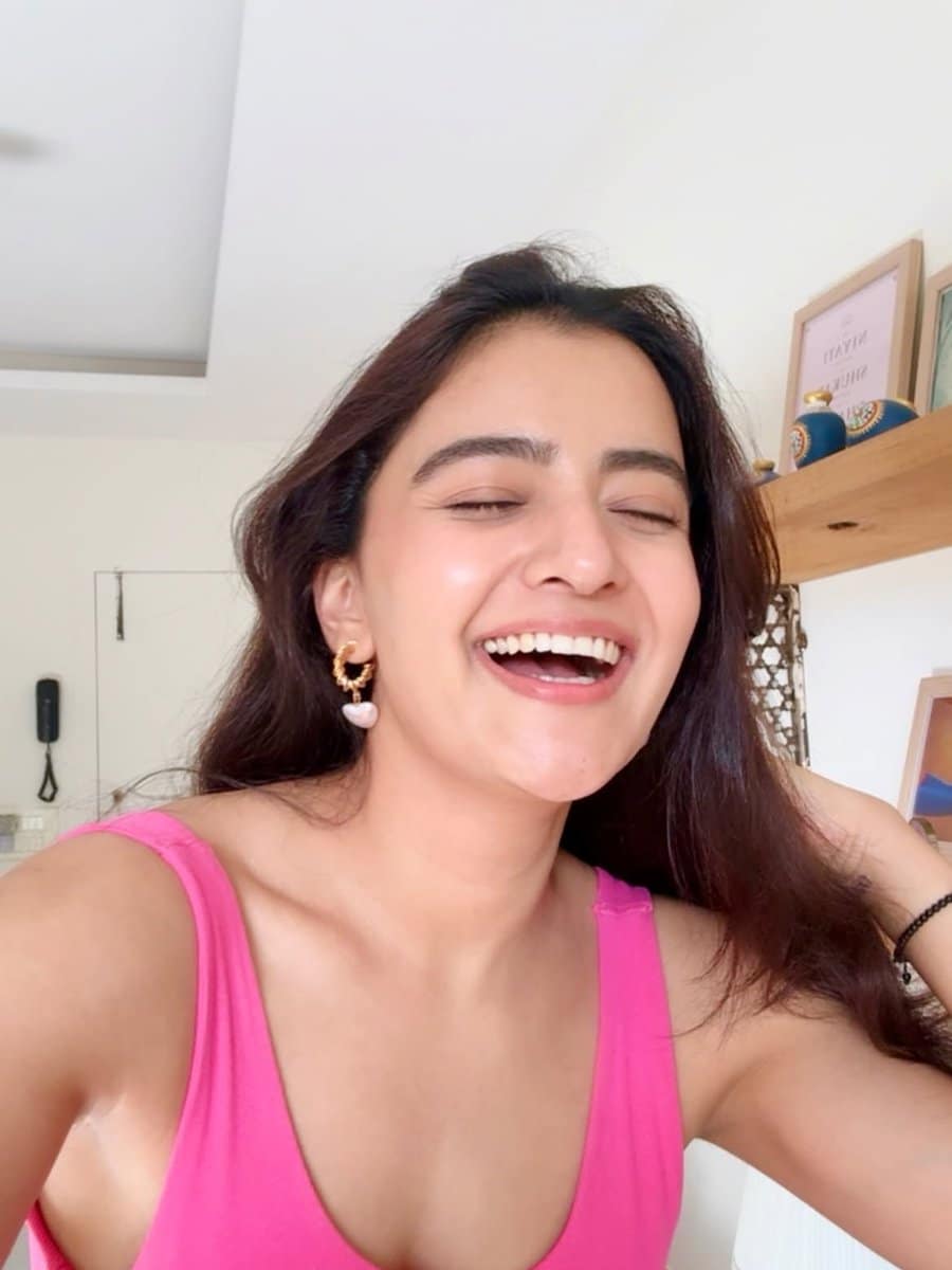 Rukshar Dhillon F09fa9b7f09fa5b5 Latest Hd Photos
