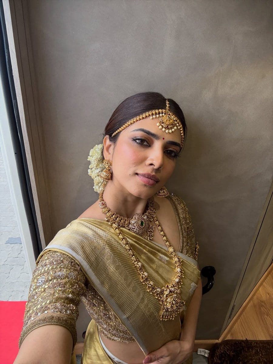 That's some perfectly suited look for Malavika Mohan for the cameo in #IdhayamMurali. ♥️#MalavikaMohan