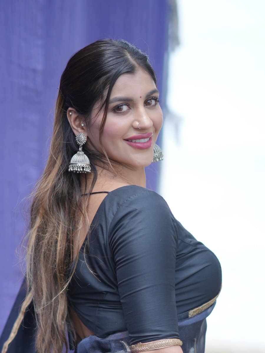 Yashika Aannand F09fa9b6f09f98bb Latest Hd Photos