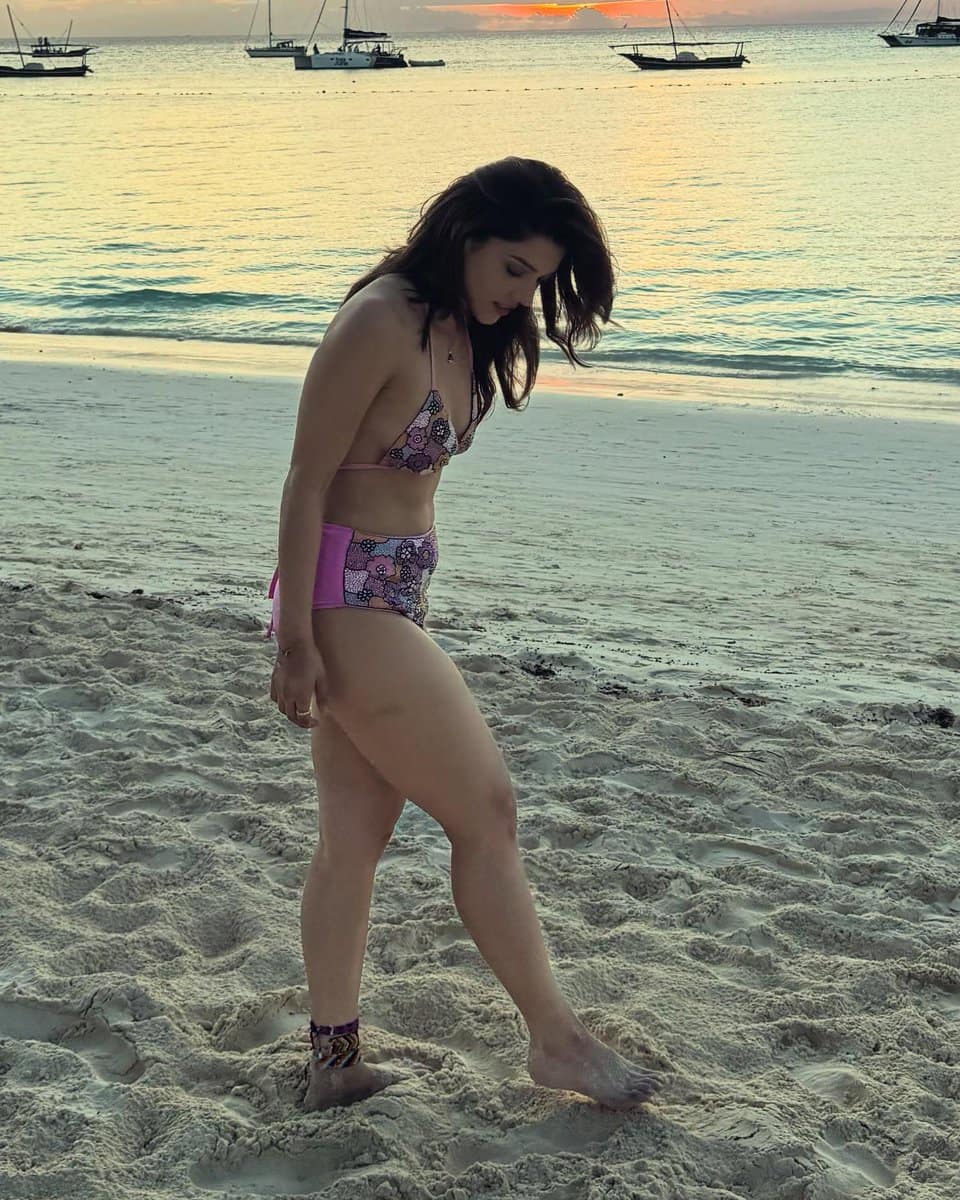 Mehreen Pirzada #MehreenPirzada Latest Photos