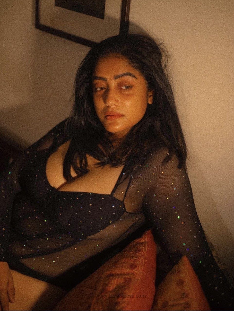 Where can I see Abhirami Venkatachalam's exclusive Instagram subscription photos without paying?